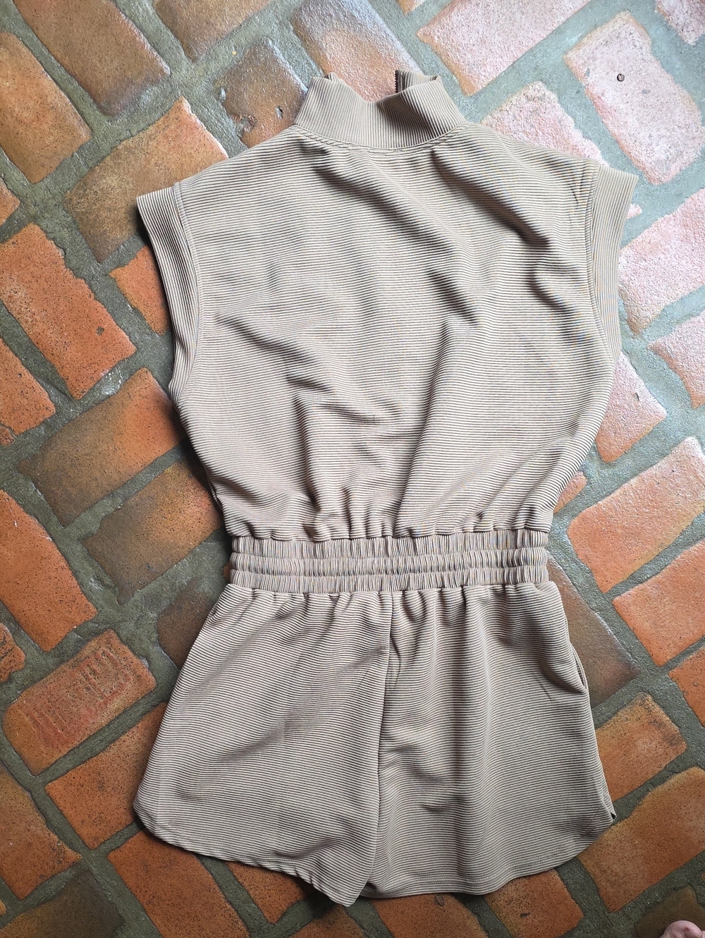 ENTRO Romper - Picture 6 of 6